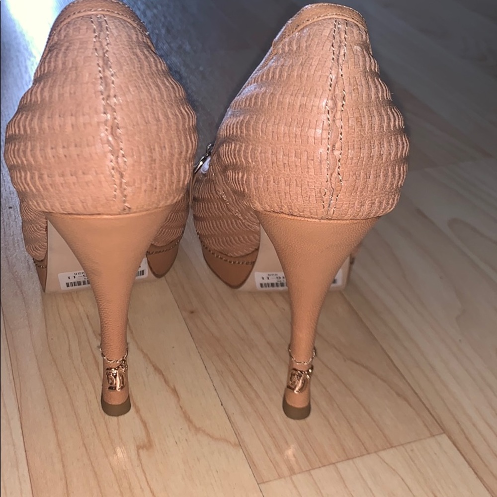 Shoes - Picture 5 of 7